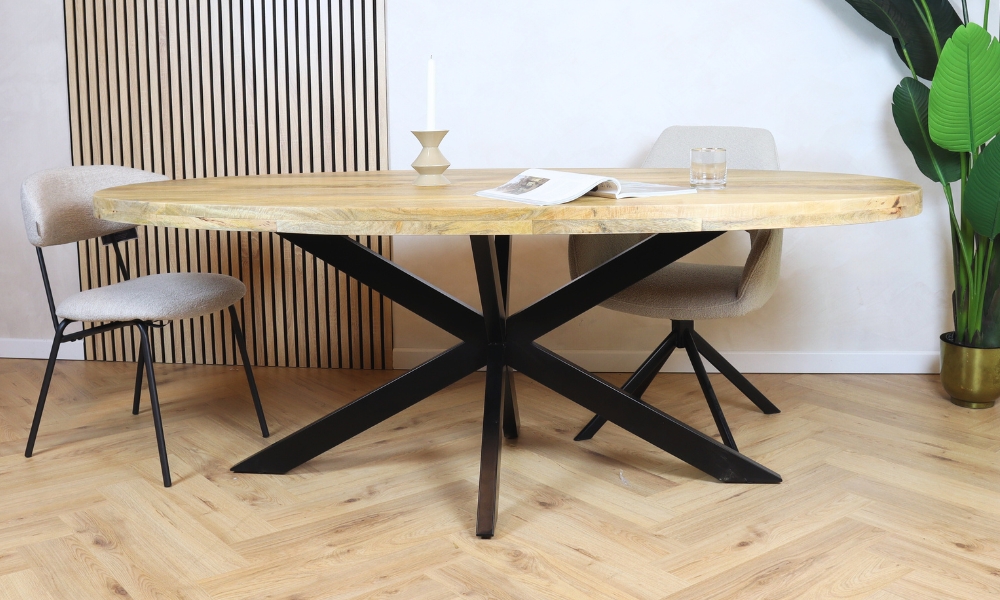 Houten tafel behandelen: De beste tips voor onderhoud en bescherming